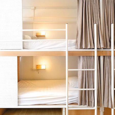 Simple To Sleep Hostel Bangkok Bagian luar foto