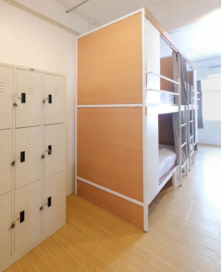 Simple To Sleep Hostel Bangkok Bagian luar foto