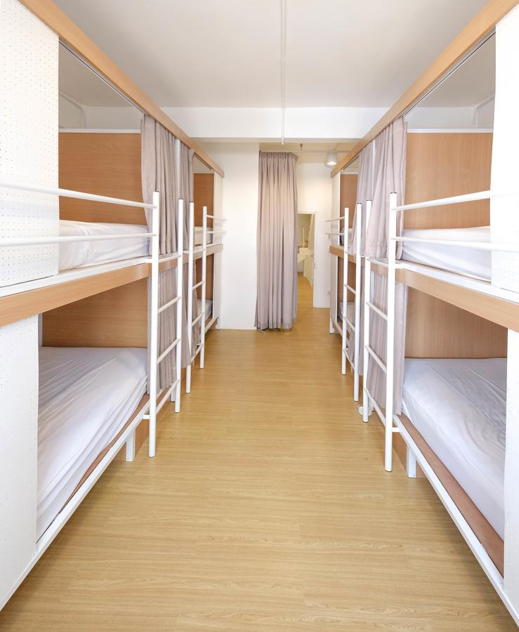 Simple To Sleep Hostel Bangkok Bagian luar foto