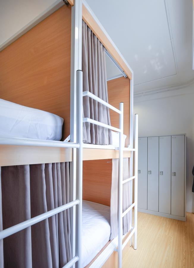 Simple To Sleep Hostel Bangkok Bagian luar foto