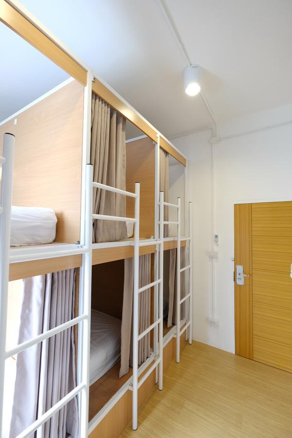 Simple To Sleep Hostel Bangkok Bagian luar foto