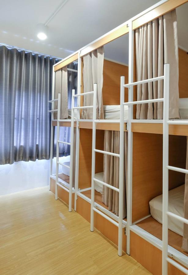 Simple To Sleep Hostel Bangkok Bagian luar foto