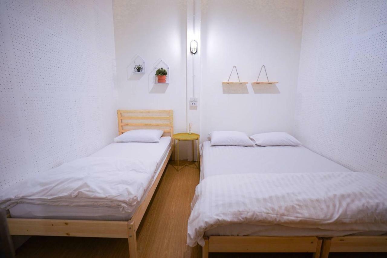 Simple To Sleep Hostel Bangkok Bagian luar foto